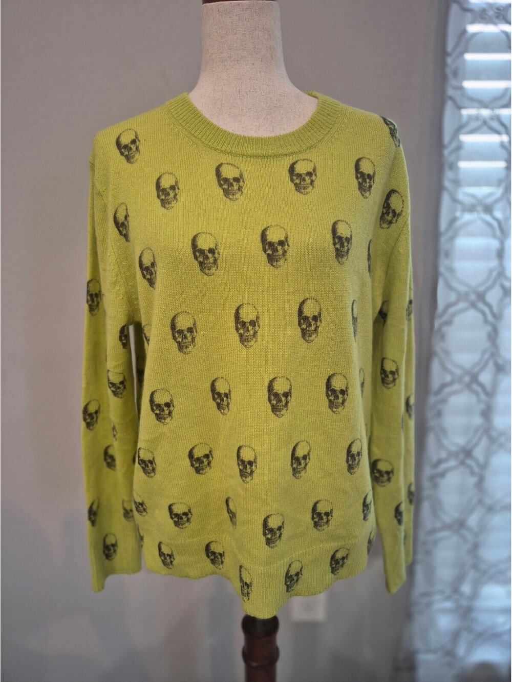 360CASHMERE Sweater Size Medium